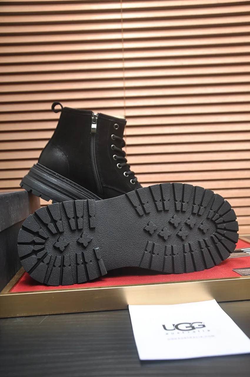 Men's shoes 💰680💶【UGG】(full genuine wool lining) Please pay attention to the quality of the original order and compare the thickness of the wool 🏮🏮Hot style Martin boots from Australia's warm luxury brand men's shoes, official website synchronization, Beckham men's style..., made of imported top-layer waxed cowhide, waxed toe box, Australian real wool velvet lining Carefully sewn...Imported rubber Martin boots outsole (comfortable, soft and wear-resistant). I really like the quality...Exquisite workmanship, you can't put it down once you see it. Code number 39-44